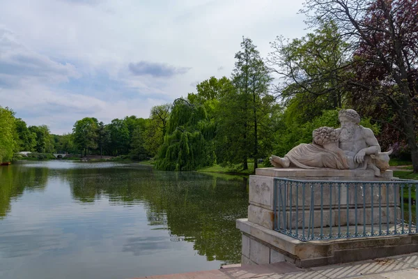 Jezioro Parku Łaźni Królewskich Największy Park Warszawie Polska — Zdjęcie stockowe