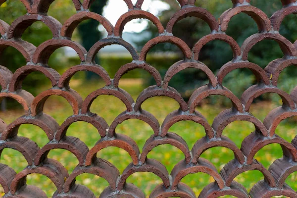 Cerca Baldosa Natural Para Techo Forma Del Arco —  Fotos de Stock