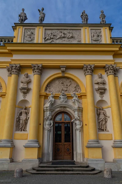 Varşova 'nın Wilanw bölgesindeki Royal Wilanow Sarayı' nın güzel manzarası.