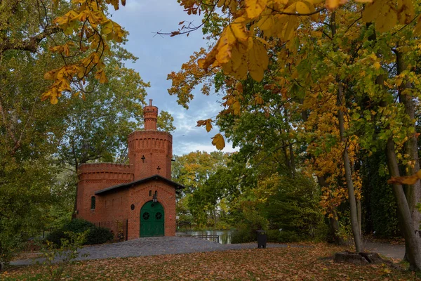 Cihlová Kaple Parku Vilanow Polsko Podzim — Stock fotografie