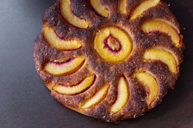 Şeftalili badem turtası, yakın plan, yemek fotoğrafı, lezzetli.