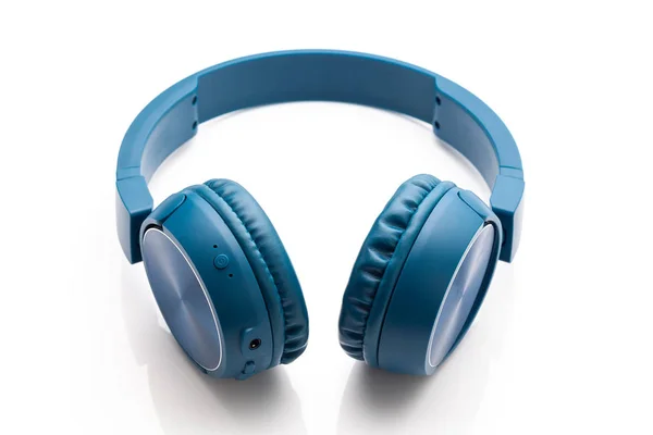 Bluetooth Blauer Kopfhörer Auf Weißem Hintergrund Studio Packshot Ausrüstung lizenzfreie Stockbilder