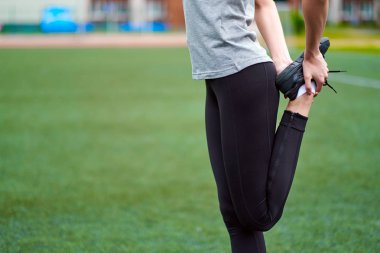 Onu bacak germe kadın ısınmak için uygun