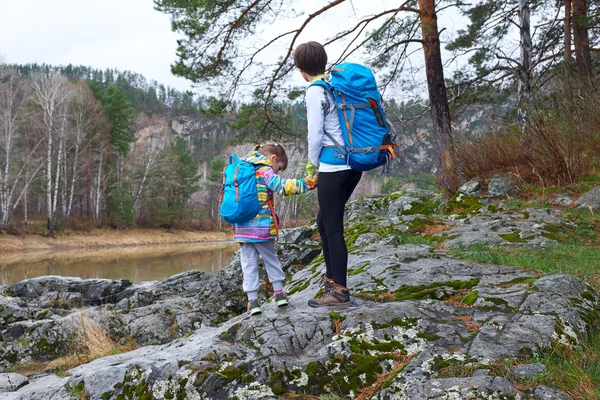 Voyage Famille Randonnée Mère Fille Avec Sacs Dos — Photo