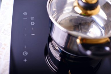 İndüksiyon Ocağı, potu metal üzerine