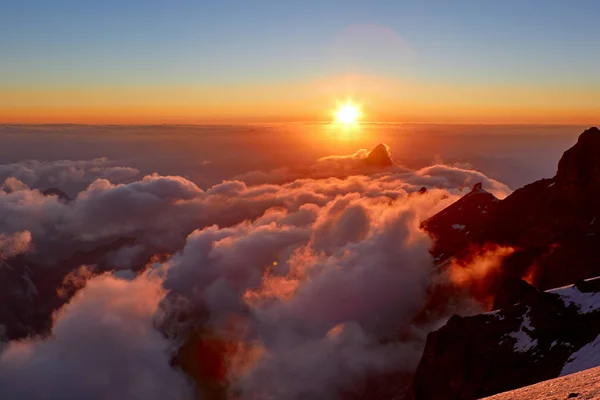 Красивый Закат Горах Над Облаками Фанн Памир Алай Таджикистан — стоковое фото