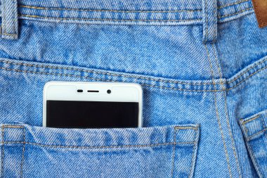 Hareket eden telefon içinde mavi klasik kot poket