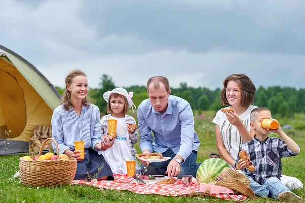 Happy Family Having Picnic Meadow Sunny Day Family Enjoying Camping — Stock Photo, Image