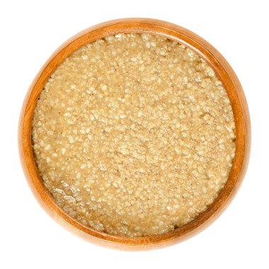 Ev yapımı tahin, tahin, ahşap kase. Kahverengi sos derin yere Susam tohumları yaptı. Daldırma ya da Humus, baba ghanoush ve helva önemli madde. Beyaz arka plan üzerinde gıda fotoğraf portre.