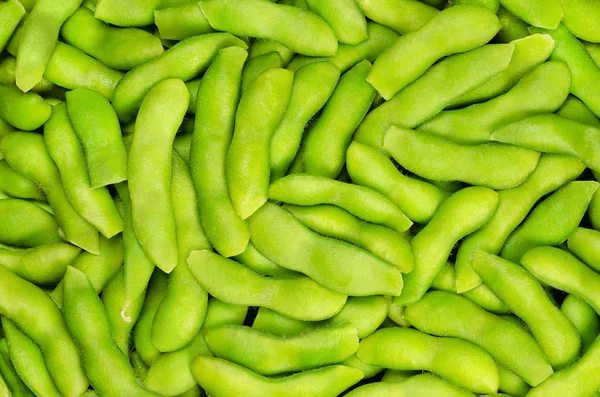 Edamame, зеленые соевые бобы в стручке, фон — стоковое фото