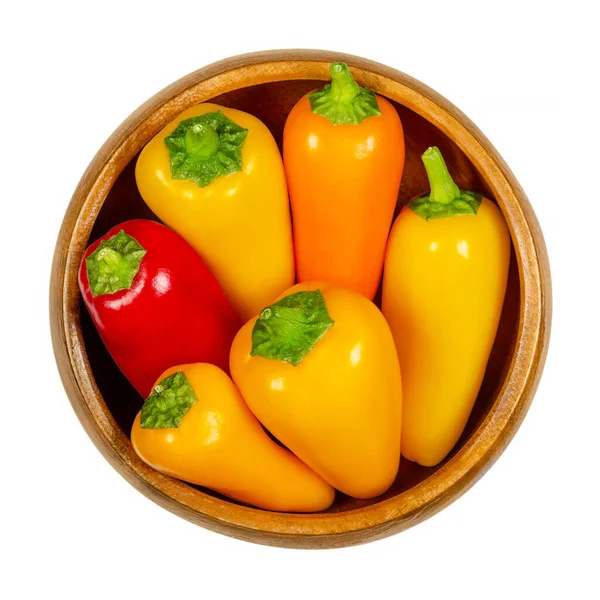 Kleurrijke Paprika Houten Kom Ook Zoete Peper Capsicum Verse Gele — Stockfoto