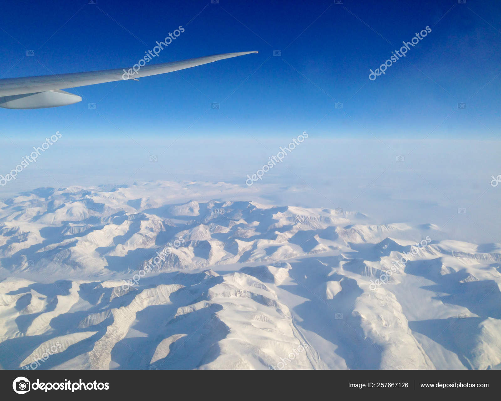 Voando Para O Norte Sobre As Folhas De Gelo Da Groenlandia Stock Photo C Alsgar 257667126
