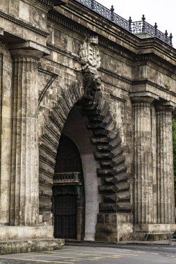 Bu bir tünel girişi.