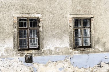 Eski bir ahşap pencere.