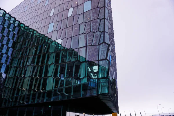 View Of The Harpa From The Outside With The Beautiful Glass Facade — Stock Photo, Image