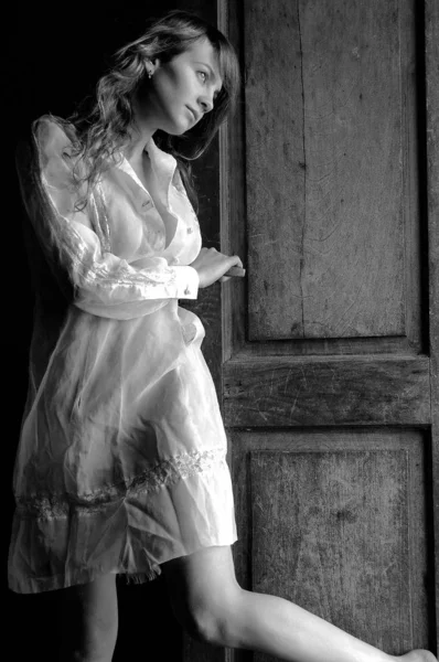 Чувственная Молодая Женщина Черно Белом — стоковое фото
