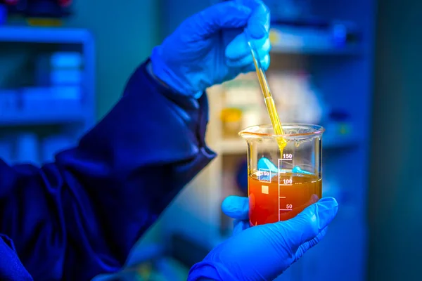 Test of chemical reaction. Check the viscosities of the chemical. Chemical laboratory. Research in Chemistry. The lab assistant does the work.