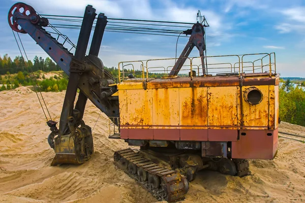 Excavator in the sand quarry. Loading of sand. Development of a — Stock Image Excavator in the sand quarry. Loading of sand. Development of a Stock Photo