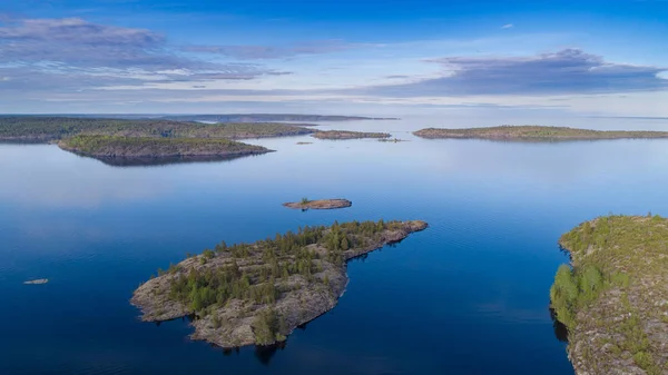 Russia. Karelia. Islands in lake Ladoga. The Landscape Of Russia. View of the lake from the drone. Karelian skerries. Northern nature. — Stock Image Russia. Karelia. Islands in lake Ladoga. The Landscape Of Russia. View of the lake from the drone. Karelian skerries. Northern nature. Stock Photo