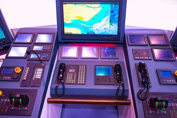 Captain\'s bridge. Ship control. Navigation equipment. Navigation. Navigation for ships at sea. Simulator for sailors.