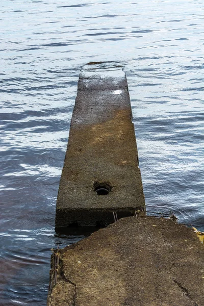 Betonnen Stapel Het Water — Stockfoto