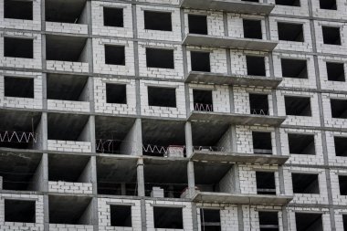 Dairelerin büyük blok inşaatı.