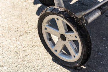 Kauçuk tekerlek bebek arabaları, yakın çekim 