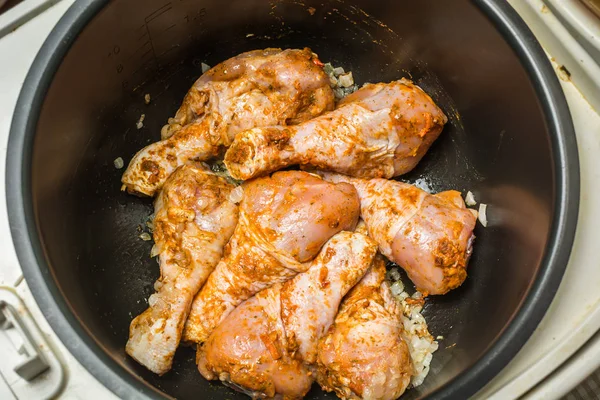 Patas de pollo marinadas en multicocción para freír . — Foto de Stock