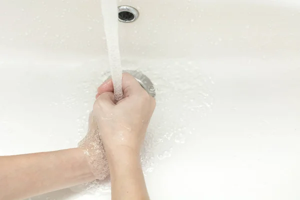 Lavage Des Mains Des Enfants Sous Robinet — Photo