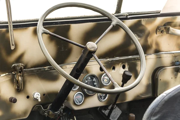 Starý volant ve válečném stroji — Stock fotografie