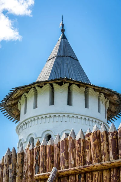 Antigua torre alta del castillo — Foto de Stock