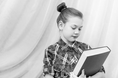 Güzel çocuk kitabın başlığı ve yazarı okur