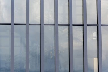 Bina duvarında bir dizi kare Windows.