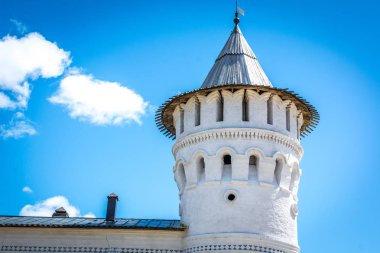 Kaleden eski yüksek kule