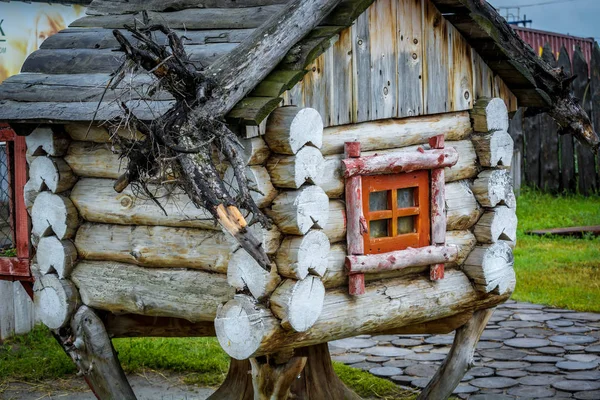 Casa de madeira velha para viver — Fotografia de Stock