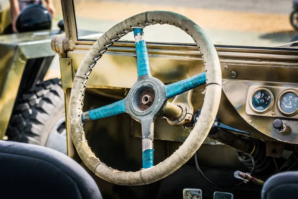 Vecchio volante nella macchina da guerra — Foto Stock
