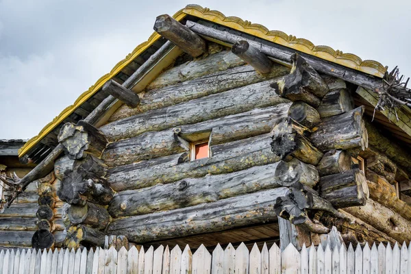 Mooi Gezellig Huis Tijdens Zonnige Dag — Stockfoto