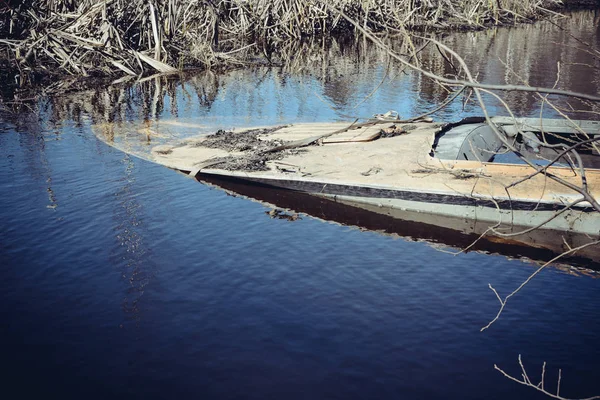 Barco Naranja Hundido Río — Foto de Stock