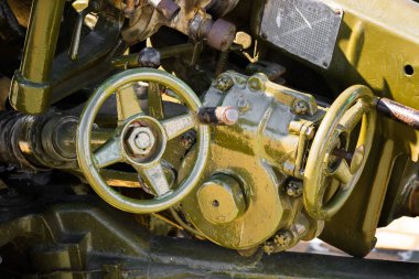 Direksiyon eski topçu silahı.