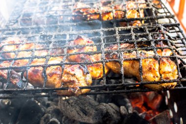 ızgarada kızartılmış tavuk shashlik