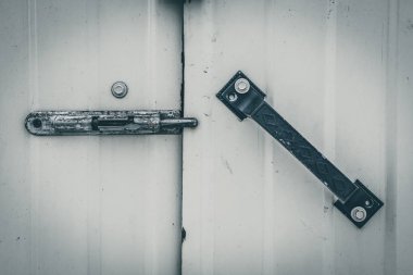 Cıvatalı kapı kolu