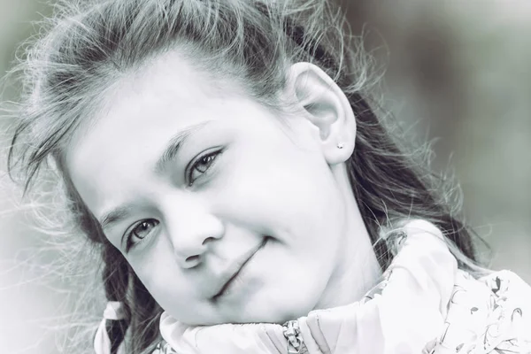 Portrait cute girl in Park on nature background — Stock Photo, Image