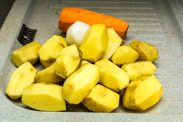 Peeled potatoes for soup — Stock Photo, Image