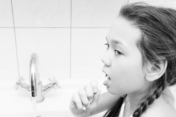 Beautiful child brushing his teeth in the bathroom — Stock Photo, Image
