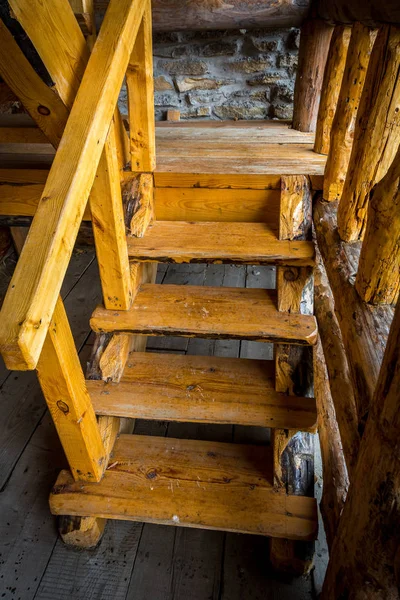 Eski Ahşap Merdivenler Açık — Stok fotoğraf
