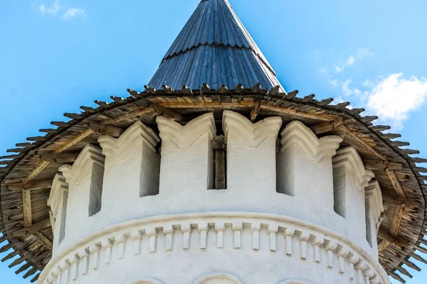 Antigua torre alta del castillo — Foto de Stock