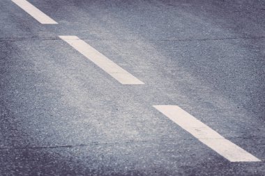 İşaretler yol beyaz çizgi.