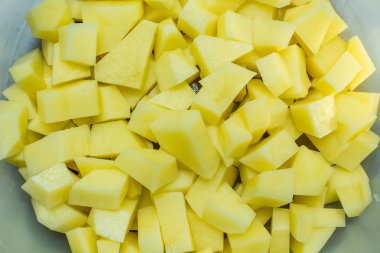 Soyulmuş patates çorbası