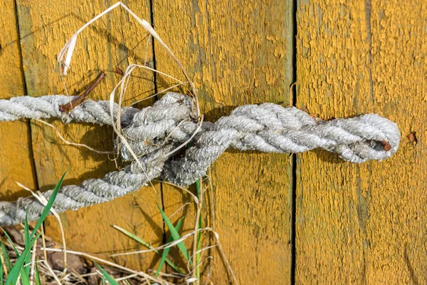 Corda Spessa Legare Nave Con Una Banchina — Foto Stock