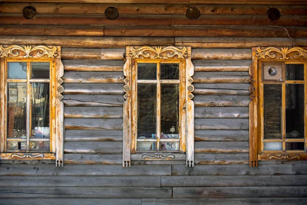 Okna Stare Drewniane Dom — Zdjęcie stockowe